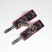 Черные кожаные наручники с розовой строчкой - Crazy Handmade - купить с доставкой в Уфе