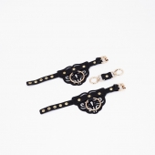Черные кожаные наручники с клепками, кольцами и золотистой фурнитурой - Crazy Handmade - купить с доставкой в Уфе