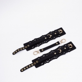 Черный кожаные оковы с узорами и золотистой фурнитурой - Crazy Handmade - купить с доставкой в Уфе