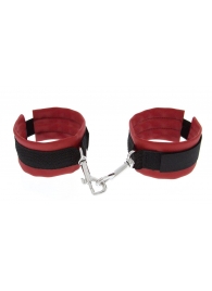 Красно-чёрные полиуретановые наручники Luxurious Handcuffs - Blush Novelties - купить с доставкой в Уфе