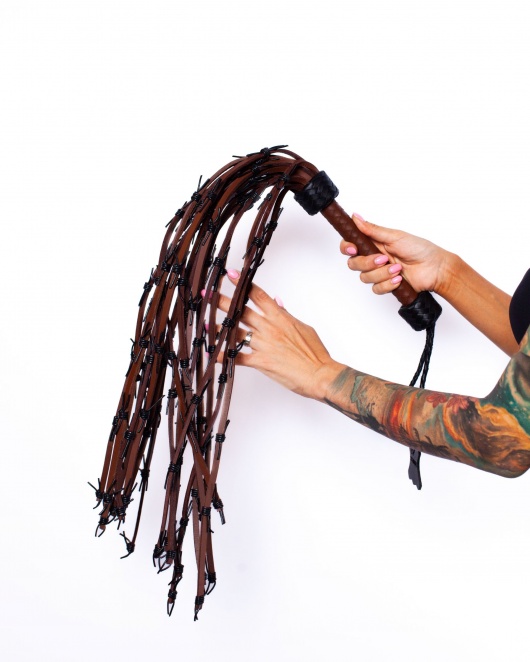 Коричневый флоггер Scandal из натуральной кожи - 78 см. - Scandal - купить с доставкой в Уфе